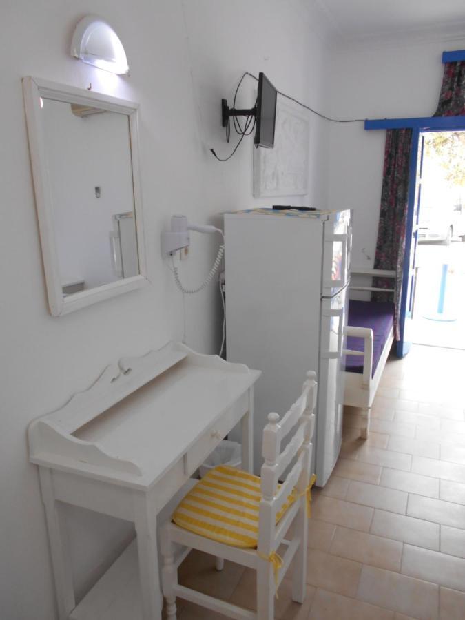 The Three Anchors Rooms Emporio  Exterior photo